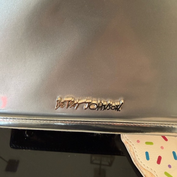 Betsy Johnson Fun Toaster Bag with cross body Chain Strap - Picture 4 of 4